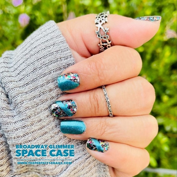 Color Street Nail Polish Strip in Broadway Glimmer - Picture 2 of 4